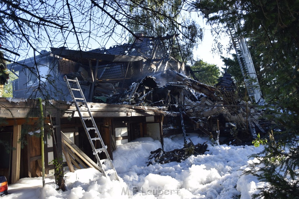 Grossfeuer Einfamilienhaus Siegburg Muehlengrabenstr P1212.JPG - Miklos Laubert